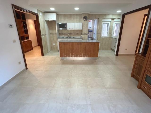 Piso en venta en Salamanca, Garrido Norte. Junto Avenida de los Cedros, amplio piso todo exterior, 4 habitaciones, reformado íntegramente, ascensor. Pisos.