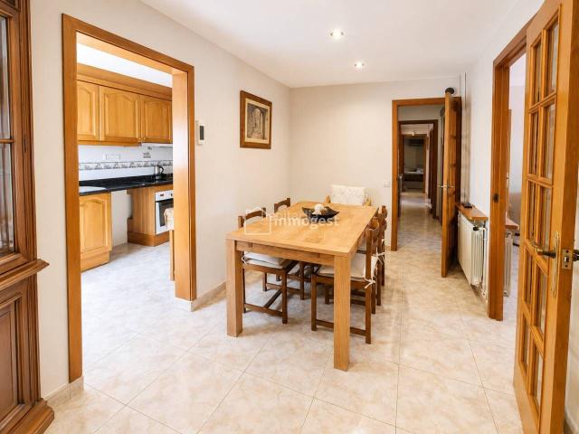 Ático en venta en Salt, Centre. Ático en venta en Salt Zona Centro orientacion sur muy soleado!. Áticos.