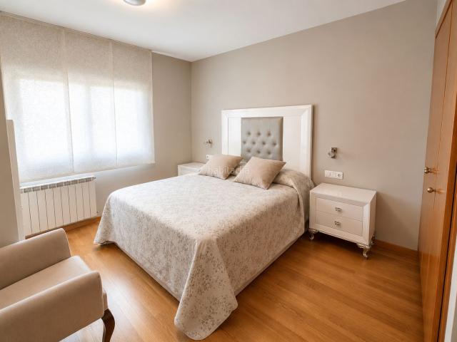 Piso en venta en Salt, Barri dels Escriptors. Piso con piscina y parking. Pisos.