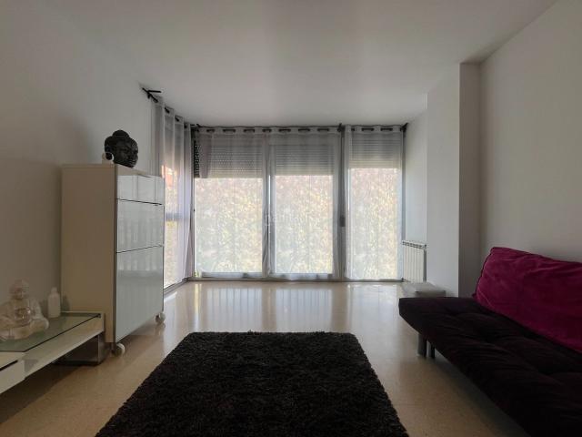 Piso en venta en Salt, Maçana. Pis de VPO Protecció oficial de 99m2 construïts 86m2 útils. Pisos.