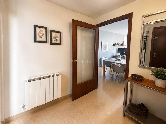 Piso en venta en Salt, Maçana. Última planta amb molta llum, vistes obertes, aparcament i traster a Salt Habitatge de Protecció Oficial HPO. Pisos.