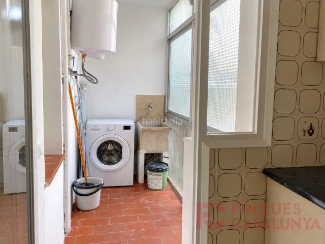 Piso en venta en Salt, Veïnat. Pis lluminós de 4 habitacions amb terrassa a Salt. Pisos.