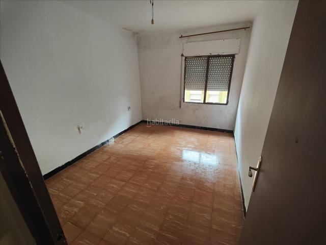Piso en venta en Salt, Veïnat. PISO A REFORMAR DE 3 DORMITORIOS, BALCÓN, PLANTA 3 SIN ASCENSOR, CALLE JUAN DE LA CIERVA. Pisos.