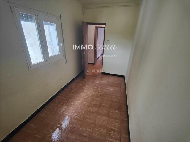 Piso en venta en Salt, Veïnat. PISO A REFORMAR DE 3 DORMITORIOS, BALCÓN, PLANTA 3 SIN ASCENSOR, CALLE JUAN DE LA CIERVA. Pisos.