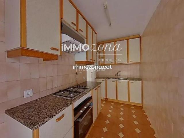 Piso en venta en Salt, Veïnat. PISO ALQUILADO 91 M2, 2ª PLANTA, 3 HABITACIONES, CON BALCÓN Y ASCENSOR EN C TEIXEDORES, SALT. Pisos.