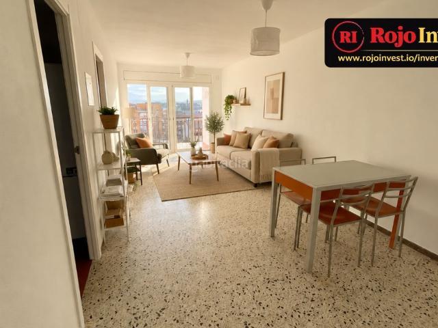 Piso en venta en Salt, Veïnat. Piso de 4 habitaciones con terraza y ascensor en Salt. Pisos.