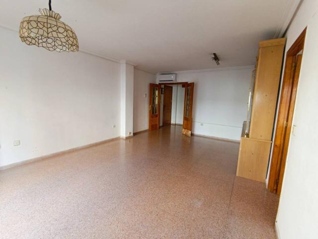 Piso en venta en San Blas, con Ascensor, Garaje y Trastero