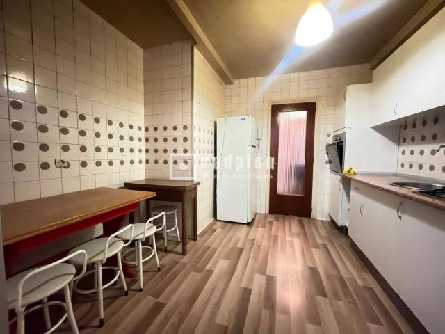 Piso en venta en San Fernando de Henares, Centro. Piso con gran potencial en zona Montserrat San Fernando de Henares. Pisos San Fernando de.