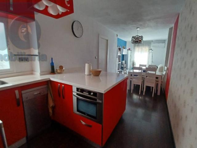 Piso en venta en San Ildefonso Hospital Real 18012