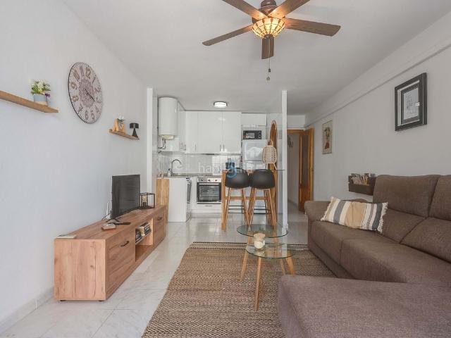 Piso en venta en San Pedro del Pinatar, Lo Pagán. Increíble apartamento reformado de 1 dormitorio y 1 baño en la segunda planta, en una calle tranquila, pero en pleno corazón de Sa. Pisos San Pedro.