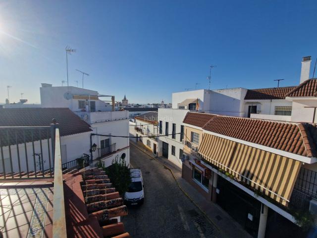 Piso en venta en Sanlúcar la Mayor. OCASIÓN! GRAN PISO DE 4 DORMITORIOS CON ESPECTACULAR TERRAZA!. Pisos Sanlúcar la.