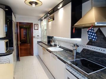 Piso en venta en Santurtzi, Centro. PISO AMPLIO CÉNTRICO Y SOLEADO. Pisos.