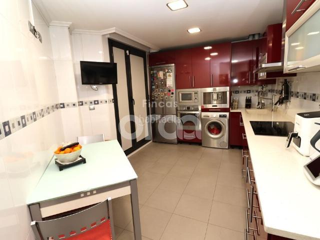Piso en venta en Santurtzi, Centro. Tres Dormitorios, Dos Baños, Armarios Empotrados, Centro. Pisos.