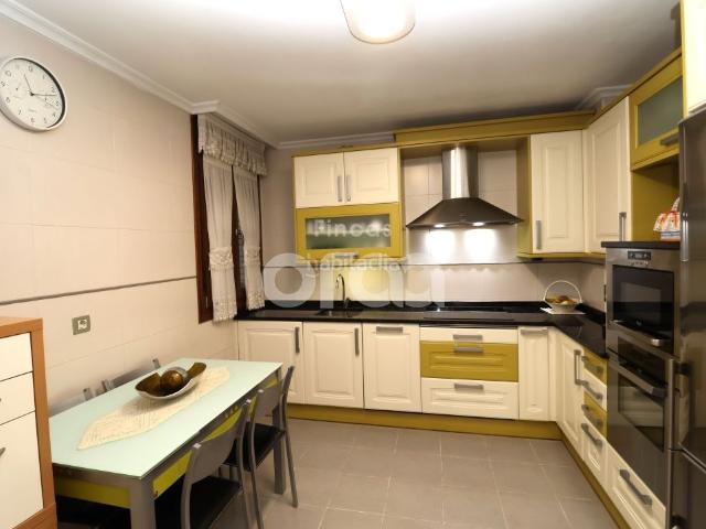 Piso en venta en Santurtzi, Las Viñas. Tres Habitaciones, Centro, Muy Luminoso, Garaje Directo. Pisos.