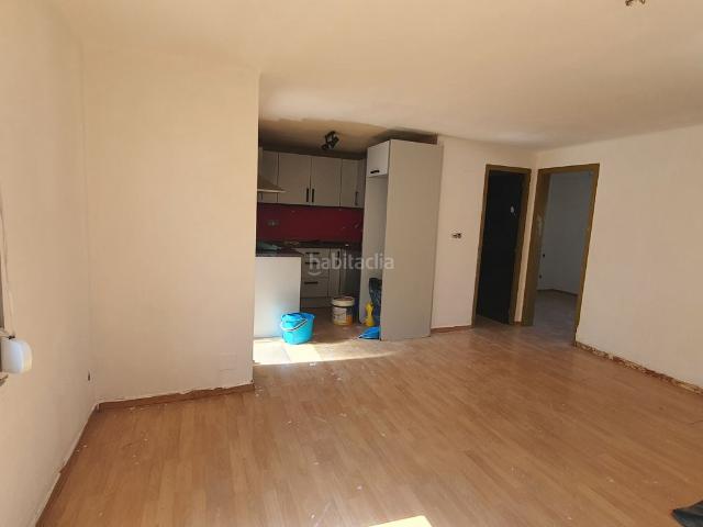Piso en venta en Sant Celoni. Atico para reformar, totalmente exterior, balcón y soleado. Pisos Sant.