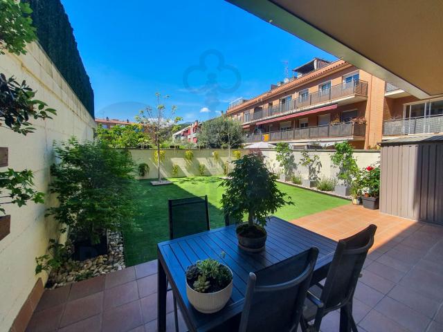 Piso en venta en Sant Celoni. BAJO CON PATIO MUY SOLEADO!. Pisos Sant.