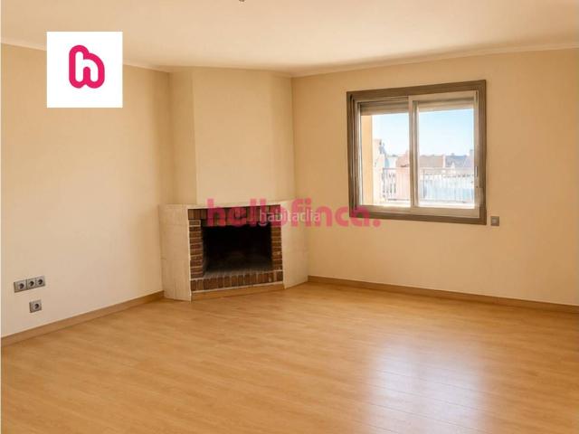 Piso en venta en Sant Celoni. Piso exterior con chimenea y gran potencial en el centro de Sant Celoni. Pisos Sant.