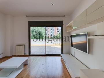 Piso en venta en Sant Cugat del Vallès, Turó de Can Mates. Tu oasis privado en Sant Cugat 115 m2 de terraza y piscina comunitaria. Pisos Sant Cugat del.