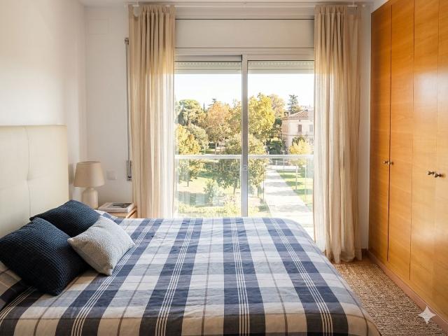 Piso en venta en Sant Cugat del Vallès, Turó de Can Mates. Luminoso piso de 3 habitaciones con terraza, piscina y zona comunitaria en Can Mates. Pisos Sant Cugat del.