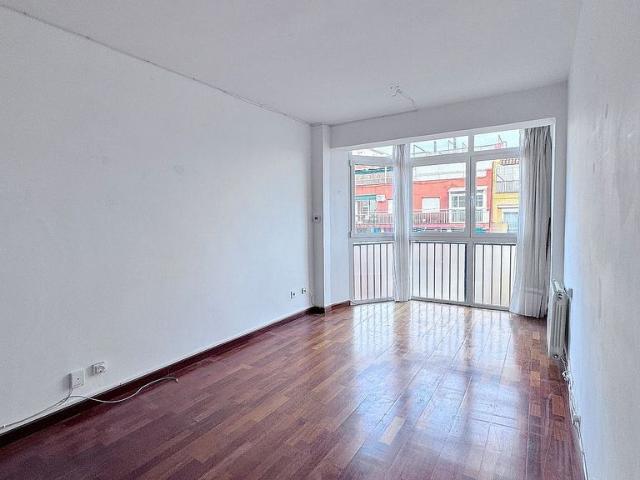 Piso en venta en avenida Cerdanyola, Sant Cugat del Vallès, de 74 m² 3 habitaciones por 365.000