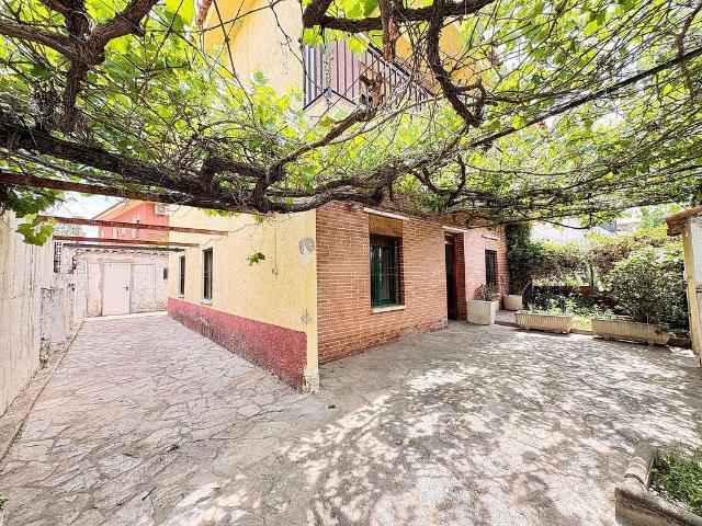 Piso en venta en calle Gurugú, Sant Cugat del Vallès, de 75 m² 3 habitaciones por 430.000