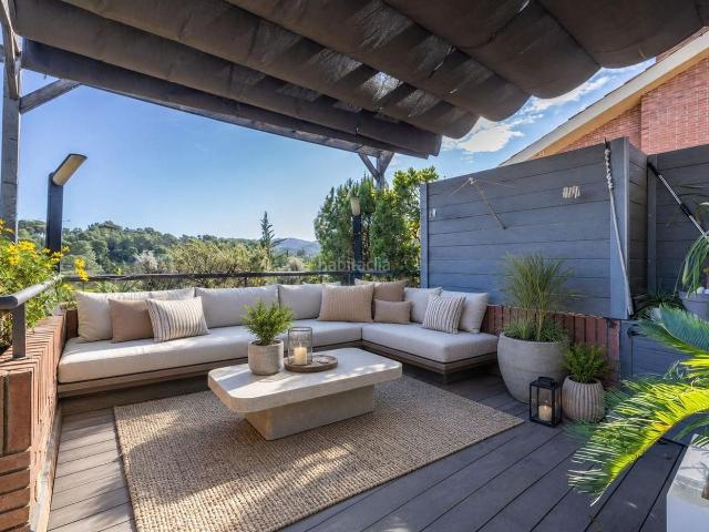 Piso en venta en Sant Cugat del Vallès, Golf Can Trabal. Ático dúplex con terraza y vistas espectaculares a Zonas verdes y a Sant Cugat. Pisos Sant Cugat del.