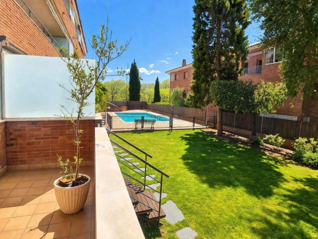 Piso en venta en Sant Cugat del Vallès, Parc Central. PISO DE 4 HABITACIONES, PISCINA, PARKING Y TRASTERO EN PARC CENTRAL DE SANT CUGAT DEL VALLÈS. Pisos Sant Cugat del.
