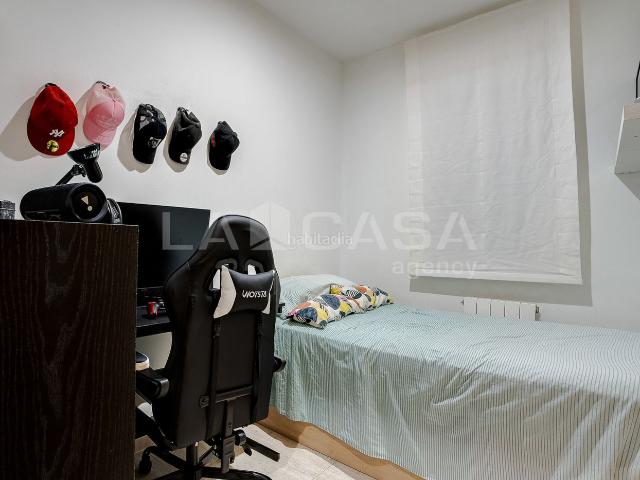 Piso en venta en Sant Adrià de Besòs, El Besòs. Piso de 84 m con 2 dormitorios y ascensor en Sant Adrià de Besòs. Pisos Sant Adrià de.
