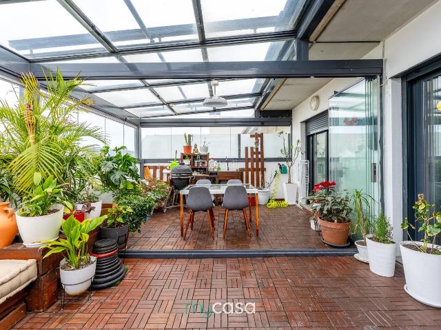 Piso en venta en Sant Adrià de Besòs, La Catalana. ¡EXCLUSIVO ÁTICO DE OBRA RECIENTE CON ESPECTACULAR TERRAZA Y VISTAS AL MAR!. Pisos Sant Adrià de.