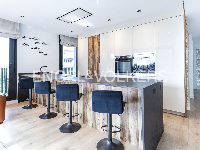 Ático en venta en Sant Adrià de Besòs, La Catalana. Ático con terraza de 86 m, 2 plazas de parking y 2 trasteros. Áticos Sant Adrià de.