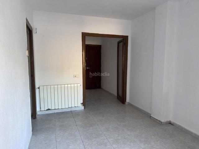 Piso en venta en Sant Adrià de Besòs, Sant Adrià Nord. Piso de 3 habitaciones con ascensor y gran potencial. Pisos Sant Adrià de.