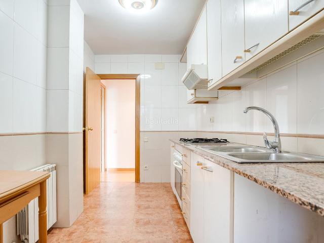 Piso en venta en Sant Adrià de Besòs, Sant Joan Baptista. Amplio piso de 107 m2 con balcón soleado y excelente luminosidad. Pisos Sant Adrià de.