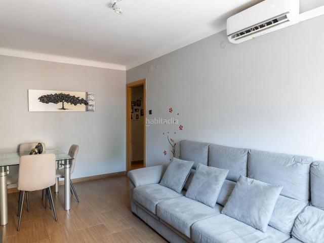Piso en venta en Sant Adrià de Besòs, Sant Joan Baptista. VIVIENDA SEMIEXTERIOR CON 2 BALCONES UBICADA A 5 DE LA PLAYA DE SAN ADRIÁN DE BESÓS. Pisos Sant Adrià de.
