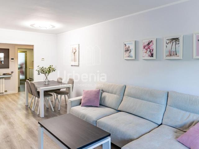 Piso en venta en Sant Adrià de Besòs, Sant Joan Baptista. Pisazo en zona céntrica en Sant Adrià del Besòs. Pisos Sant Adrià de.