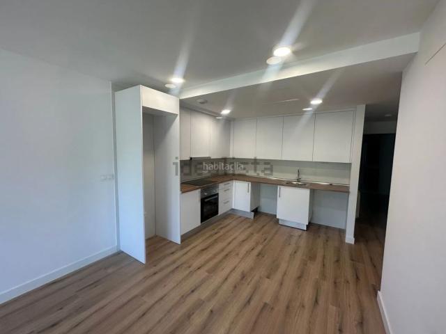 Piso en venta en Sant Boi de Llobregat, Vinyets Molí Vell. Descubre tu nuevo hogar! Vivienda seminueva de 2021 con 2 dormitorios, balcón, cocina equipada, aerotermia, climatización por cond. Pisos.