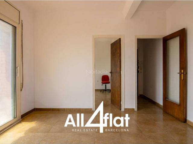 Piso en venta en Sant Boi de Llobregat, Vinyets Molí Vell. PISO EN VENTA EN SANT BOI CON 3 HABITACIONES, BALCÓN Y EXCELENTE ORIENTACIÓN SUR CON LUZ NATURAL. Pisos Sant Boi de.