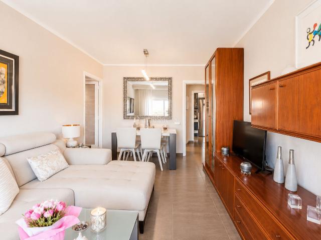 Piso en venta en Sant Boi de Llobregat, Vinyets Molí Vell. Piso en venta, luminoso y bien conservado, con ascensor y excelente distribución. Pisos Sant Boi de.
