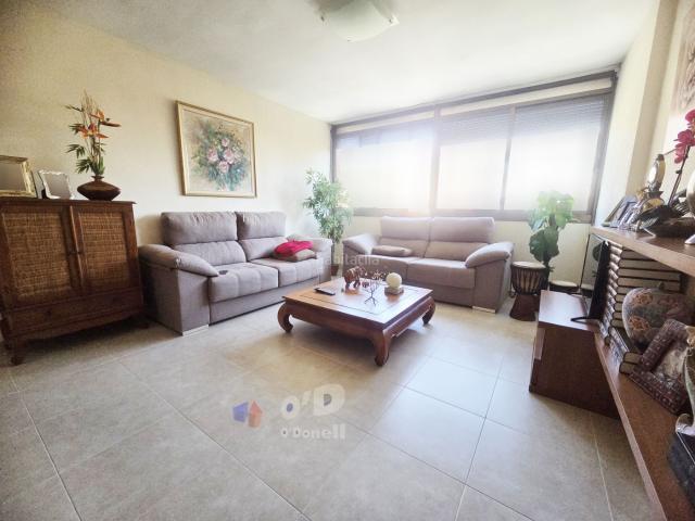 Piso en venta en Sant Boi de Llobregat, Camps Blancs. 3 HAB. TOTALMENTE REFORMADO. Pisos Sant Boi de.