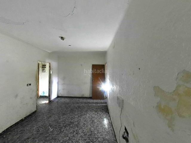 Piso en venta en Sant Boi de Llobregat, Casablanca. Piso de 3 habitaciones con gran potencial en Casablanca Sant Boi de Llobregat. Pisos Sant Boi de.