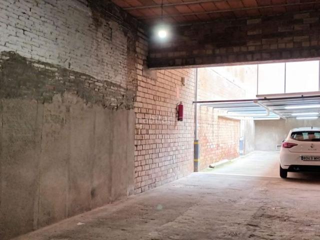 Piso en venta en Sant Boi de Llobregat, Centre. OPORTUNIDAD! LOCAL EN PLANTA BAJA CON AMPLIO PATIO Y POSIBILIDAD DE CAMBIO DE USO. Pisos Sant Boi de.