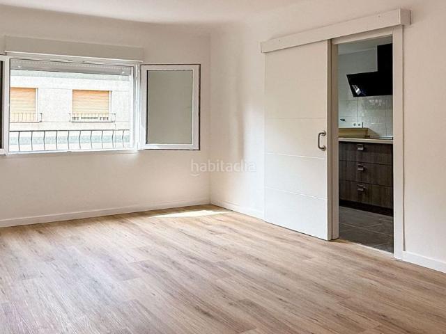 Piso en venta en Sant Boi de Llobregat, Marianao. Luminoso piso reformado de 3 habitaciones en pleno eje comercial de Marianao 3º altura sin ascensor. Pisos Sant Boi de.