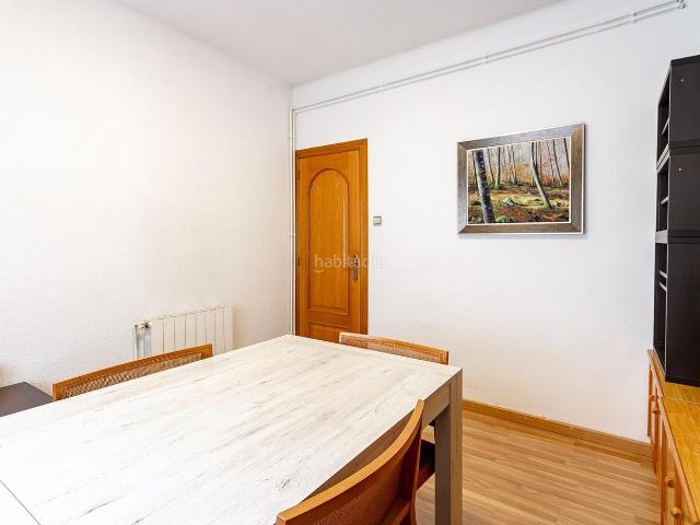 Piso en venta en Sant Boi de Llobregat, Marianao. Piso amplio en finca de solo tres vecinos con ascensor y parking opcional. Pisos Sant Boi de.
