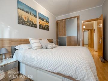 Piso en venta en Sant Feliu de Codines. Planta baja muy céntrica seminueva con párking y ascensor. Pisos Sant Feliu de.