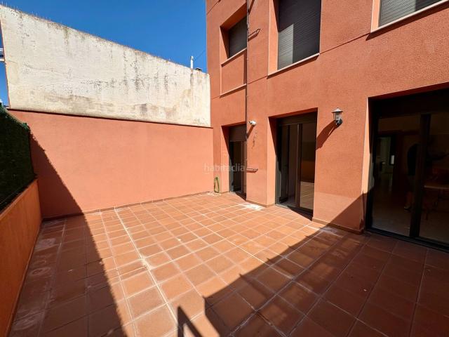 Piso en venta en Sant Feliu de Guíxols, Eixample Costa Brava. Bonito bajo con patio privado y opción de parking. Pisos Sant Feliu de.