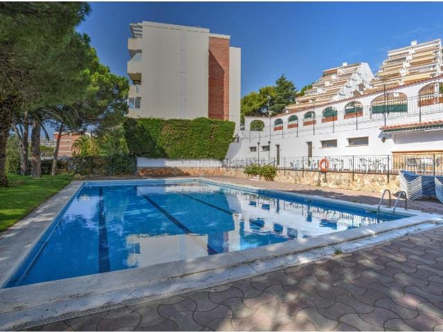Piso en venta en Sant Feliu de Guíxols, Sant Pol Costa Brava. Exclusivo apartamento con licencia turística, vistas al mar, terraza, parking y trastero en Urcatusa. Pisos Sant Feliu de.