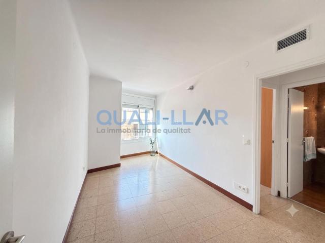 Piso en venta en Sant Feliu de Llobregat, Centre Can Nadal. Vivienda luminosa con azotea comunitaria en Sant Feliu. Pisos Sant Feliu de.
