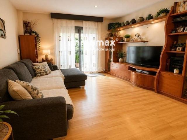 Piso en venta en Sant Feliu de Llobregat, El Pla. Encantadora planta baja ubicada en una zona tranquila, junto centro en sant Feliu de Llobregat. Pisos Sant Feliu de.