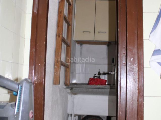 Piso en venta en Sant Joan de les Abadesses Pirineos. 3er sin asensor entre tejas murallas y colinas. Pisos Sant Joan de les.