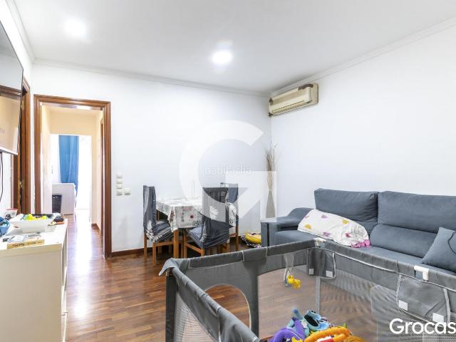 Piso en venta en Sant Joan Despí, Les Planes. Luminoso piso de 3 habitaciones 2 baños. Pisos Sant Joan.
