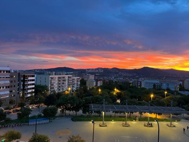 Piso en venta en Sant Just Desvern, Mas Lluí Els Miralls. Urban Grup presenta esta fantástica vivienda construida en 2019, situada en la tranquila y residencial zona de Mas Lluí, en Sant J. Pisos.
